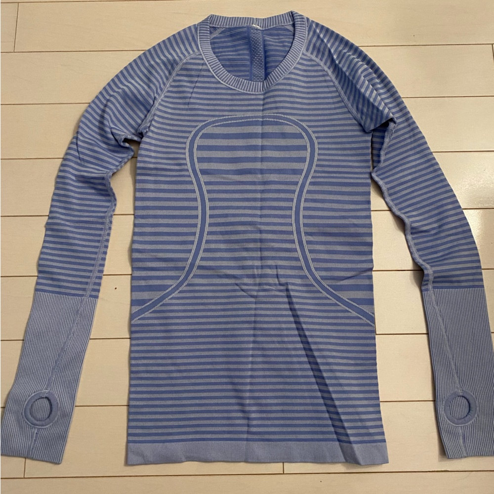 Lululemon long sleeve top size 4 like new